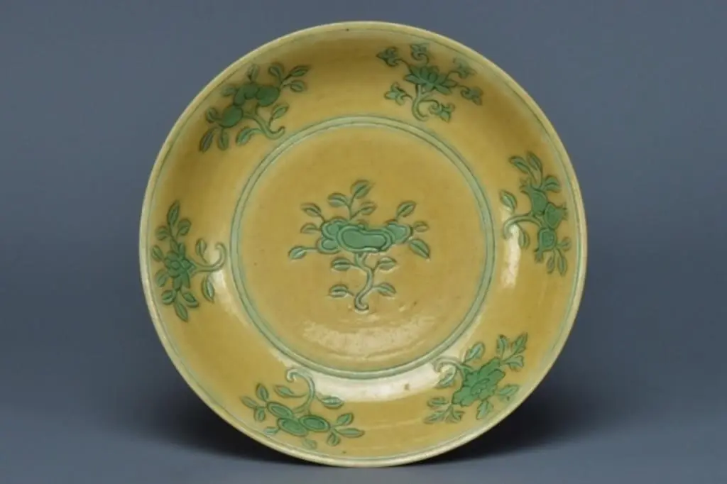 A MING DYNASTY DISH JIAJING MARK AND PERIOD