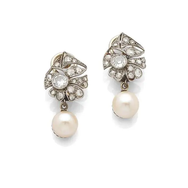PAIR OF 'LEAVES' EARRINGS