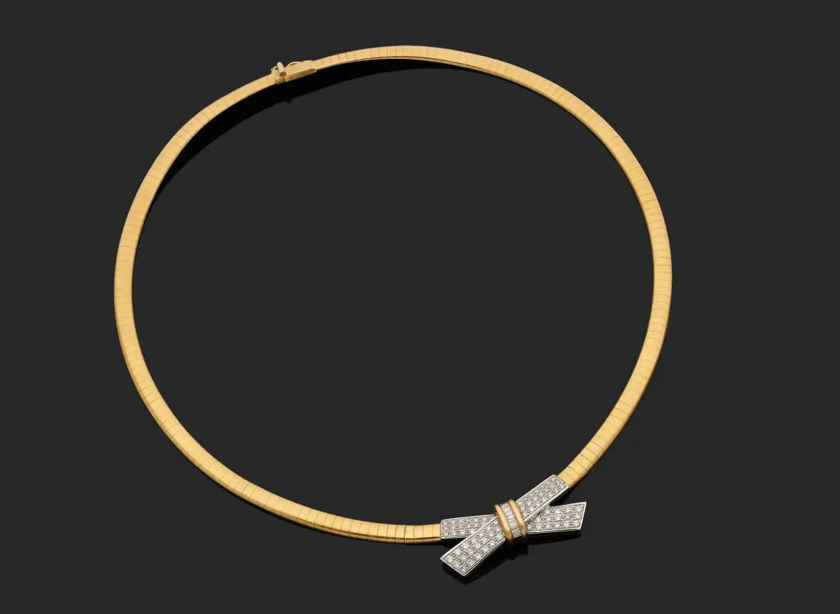 Diamanti Collier souple Or jaune 750 millièmes, le centre décoré d'un