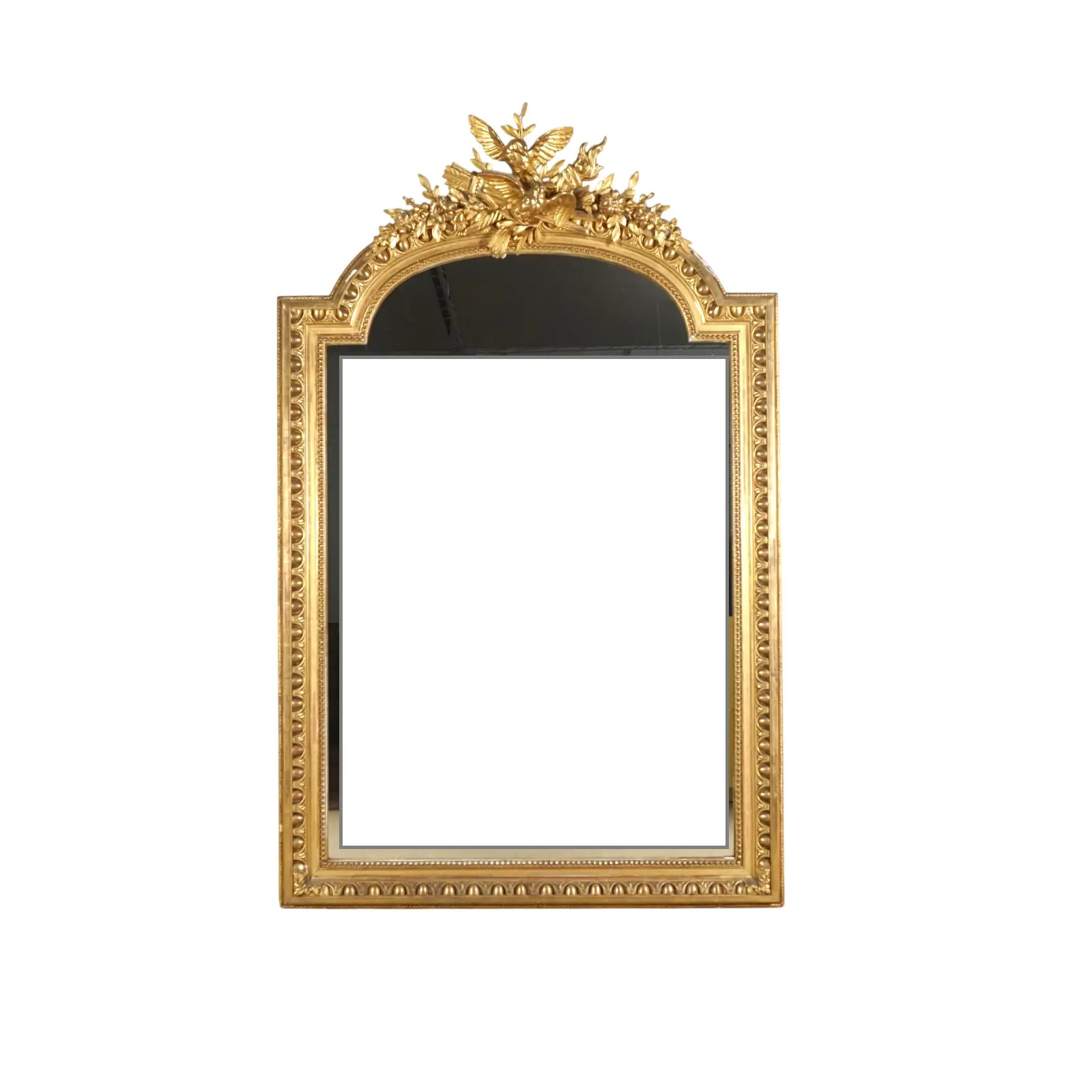 Miroir à encadrement en bois et stuc doré et sculpté à...