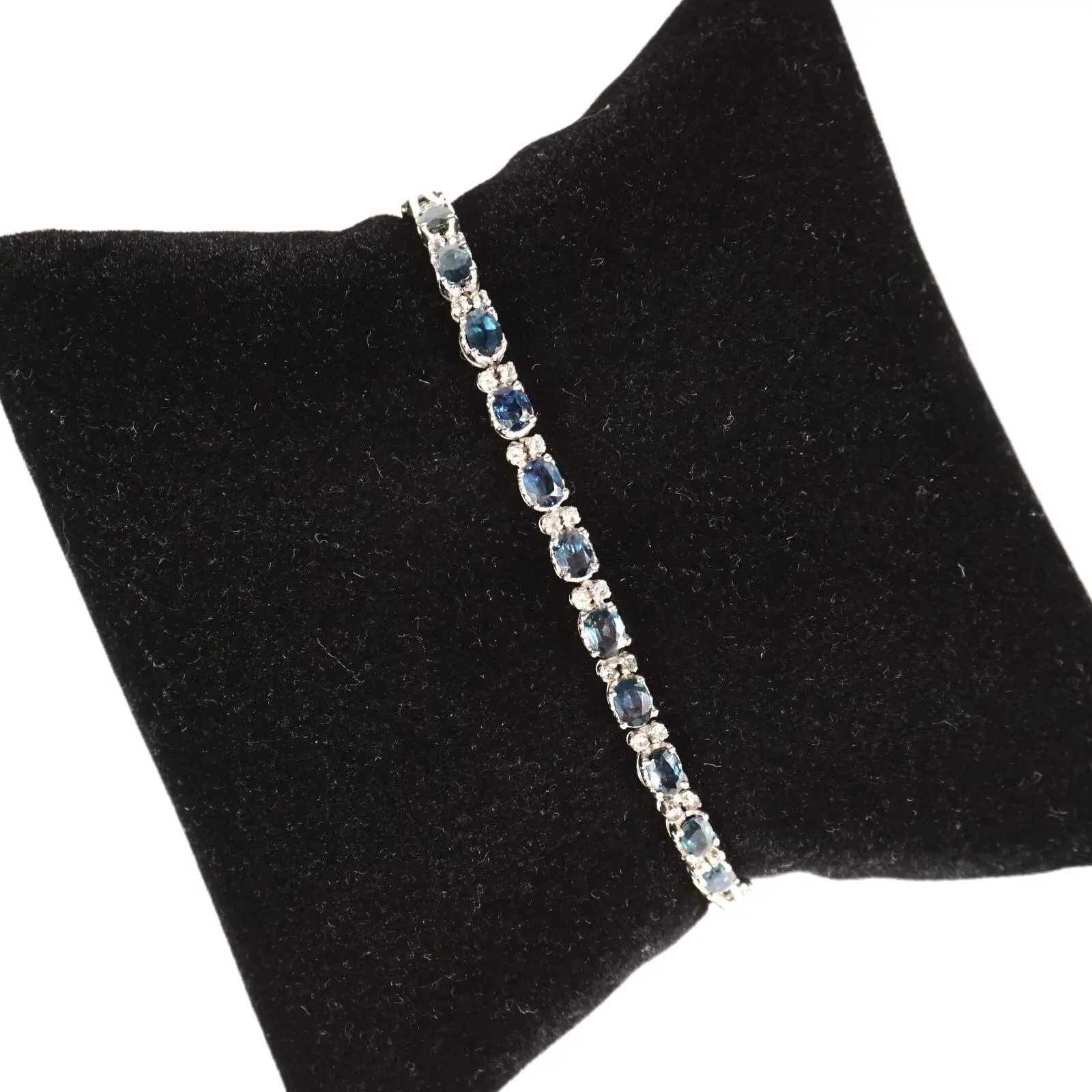 Bracelet demi-rivière en argent (925/oo)
