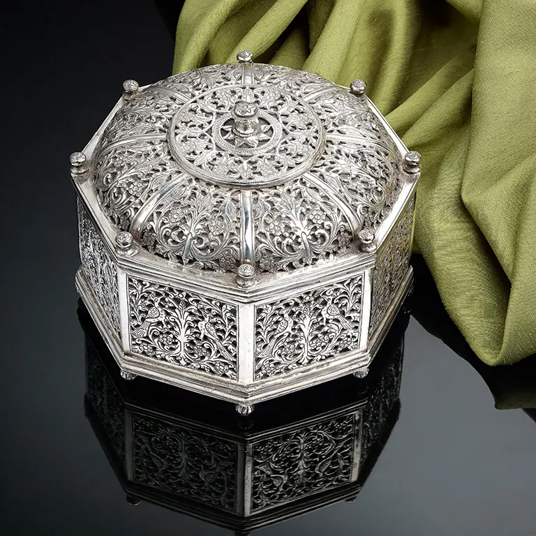 A Very Rare Indo-Portuguese Silver Octagonal Box (17th century Portugal)