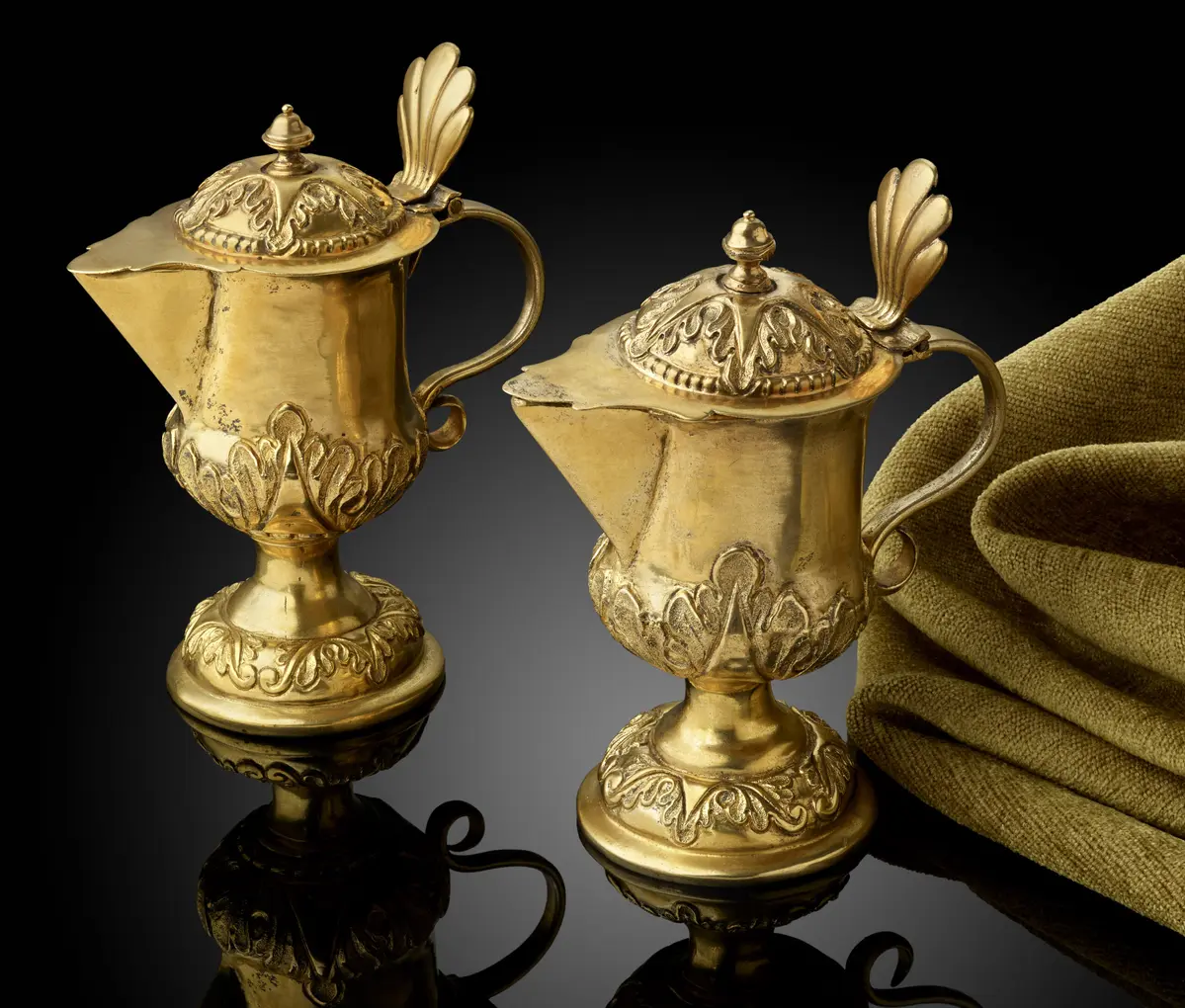 A Pair of Spanish Colonial Silver Gilt Altar Cruets ( Vinjeras ) 17th