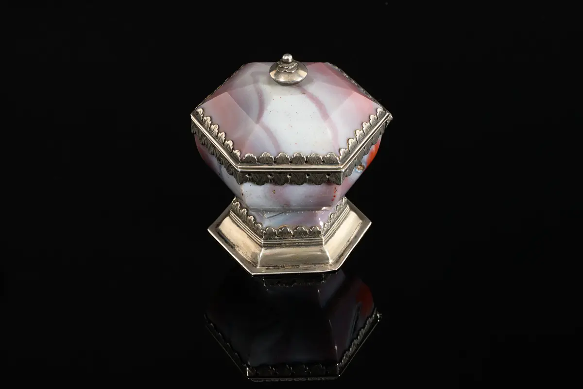 A rare hexagonal Salt made of rose coloured agate, with a hinged lid