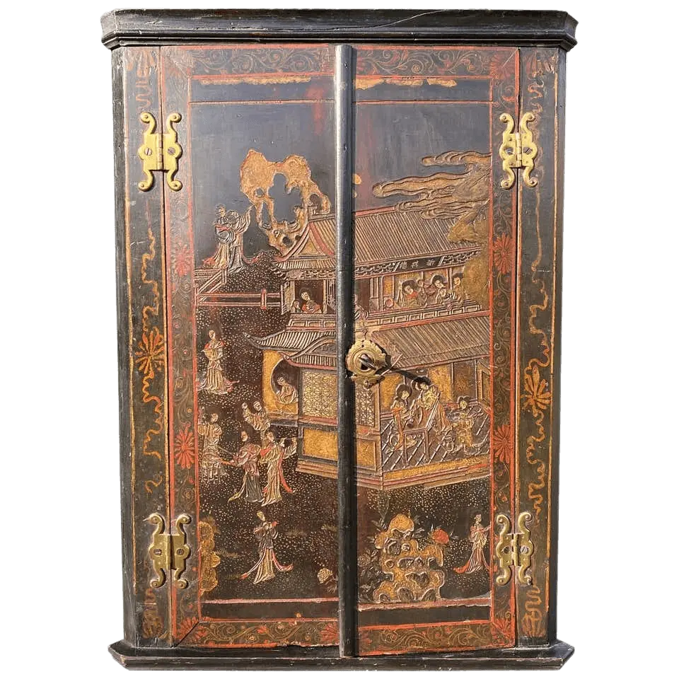 Early 18th century Coromandel lacquer corner cabinet