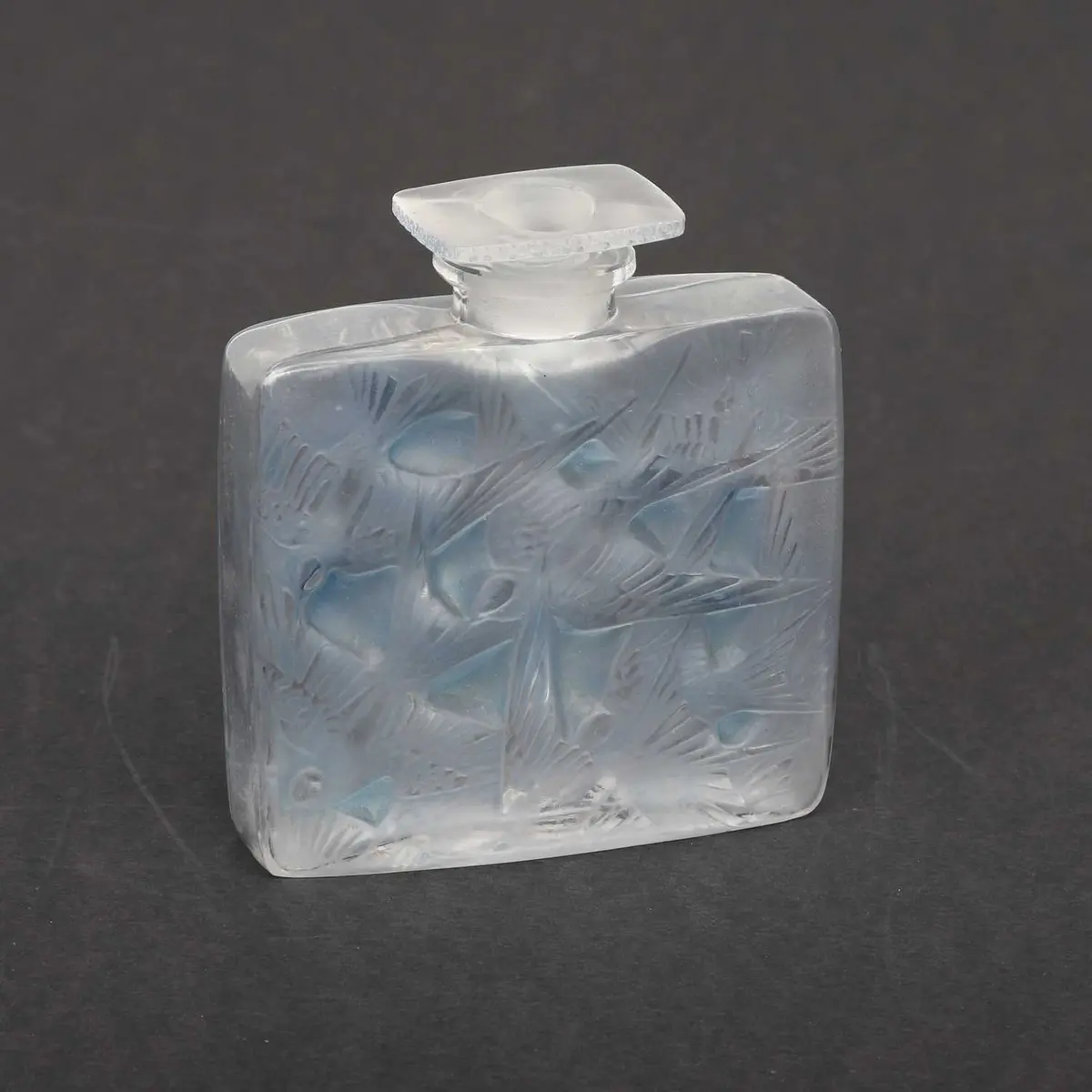RENÉ LALIQUE (FRENCH, 1860-1945), A 'HIRONDELLES' PERFUME BOTTLE