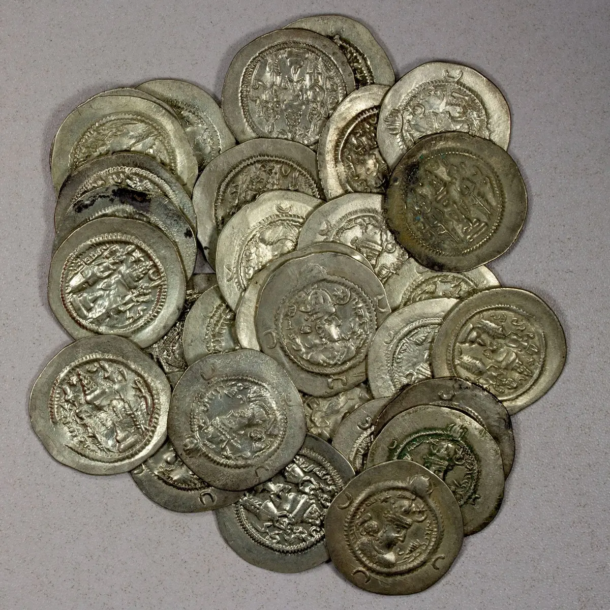 ANCIENT PERSIA: SASANIAN KINGDOM: Khusro I, 531-579, LOT of 30 silver drachms