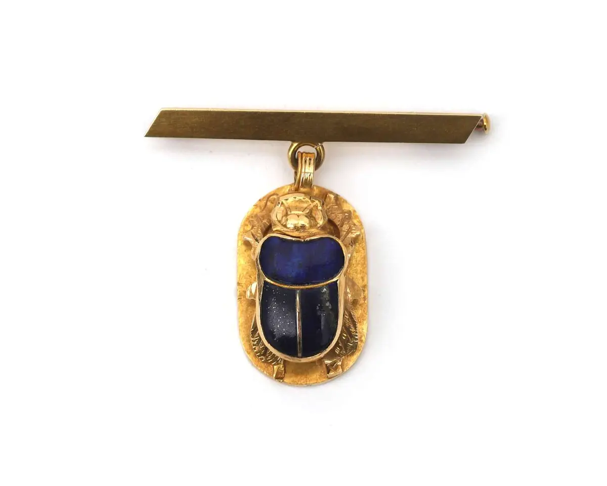 An 18k yellow gold bar brooch with a scarab pendant, set with lapis lazuli