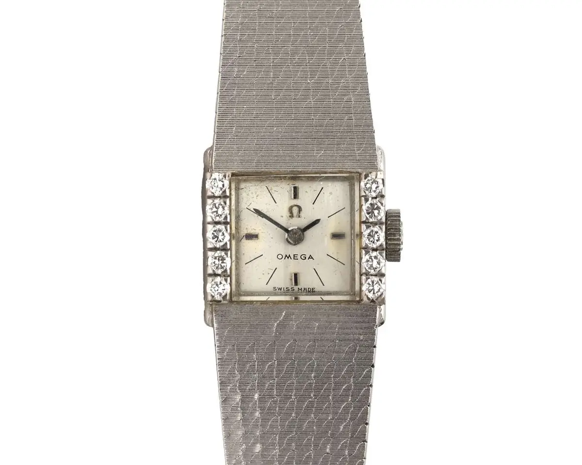 An 18k white gold ladies’ wristwatch by Omega