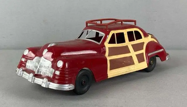 Vintage Irwin Wind Up 1947 Chrysler Woody Toy Car