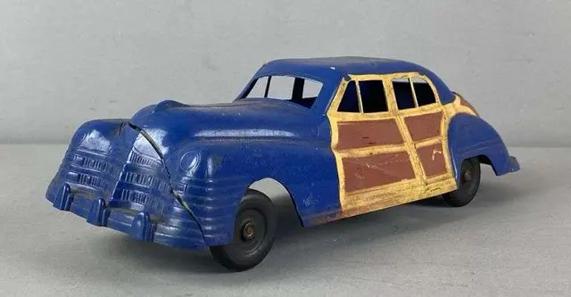 Vintage Irwin Wind Up 1947 Chrysler Woody Toy Car