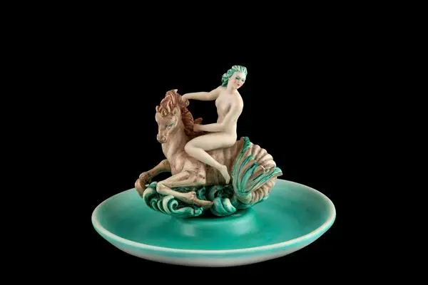 Centrotavola "DONNA NUDA A CAVALLO". NOVE DI BASSANO