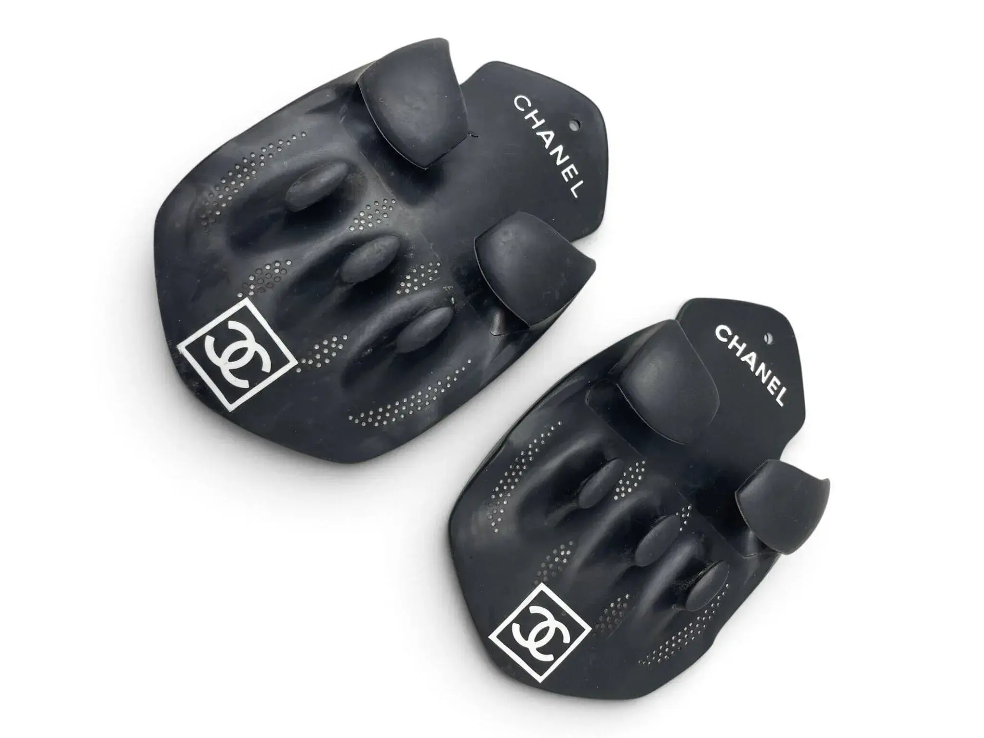 CHANEL - Lot 32