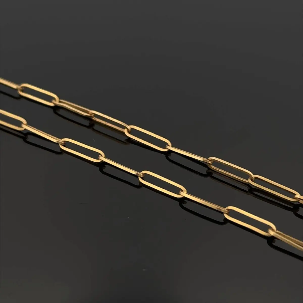 Delicate yellow gold (750) chain with oval links. Made in Fr - Lot 309