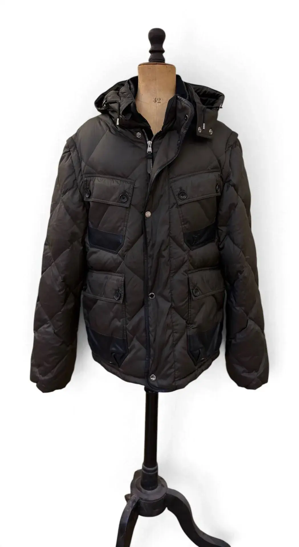 LOUIS VUITTON - Lot 156