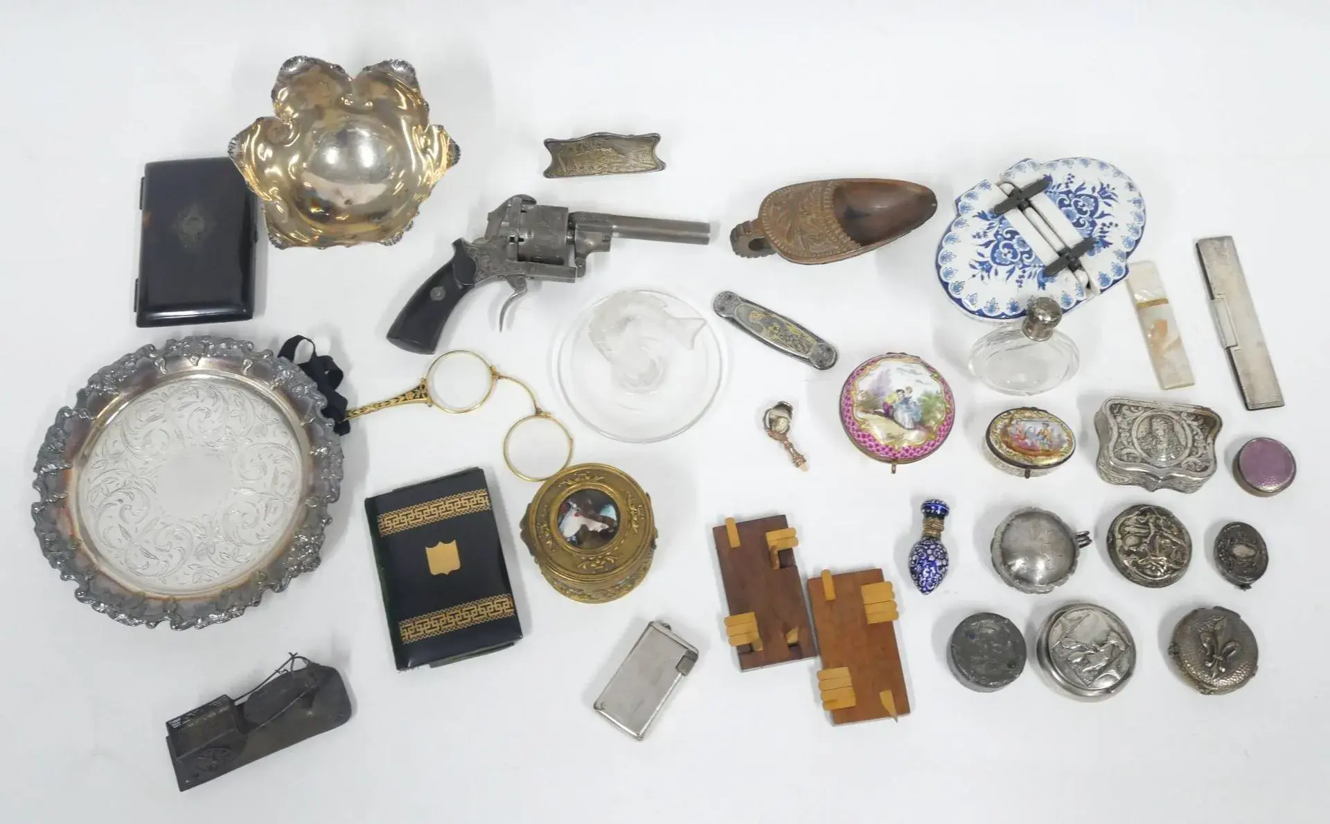 Display Pieces: Extensive collection of display pieces, incl - Lot 5