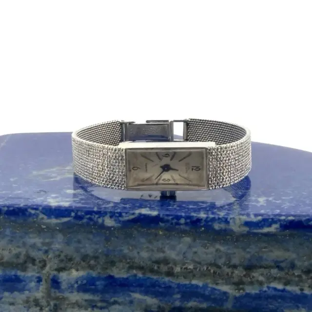 Rectangular ladies' watch in white gold (750). Cream-colored - Lot 321
