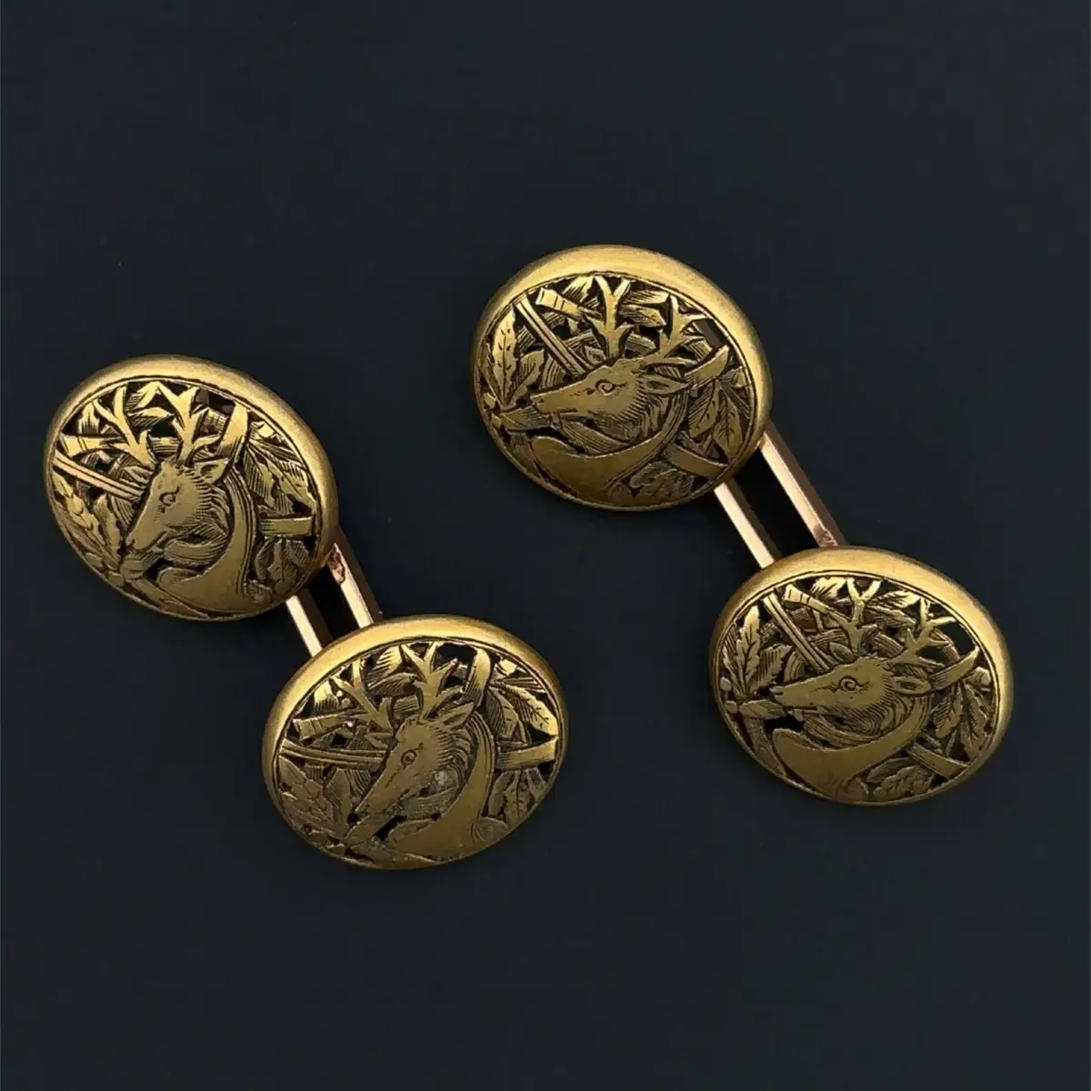 Pair of openwork yellow gold (750) hunting cufflinks, finely - Lot 191