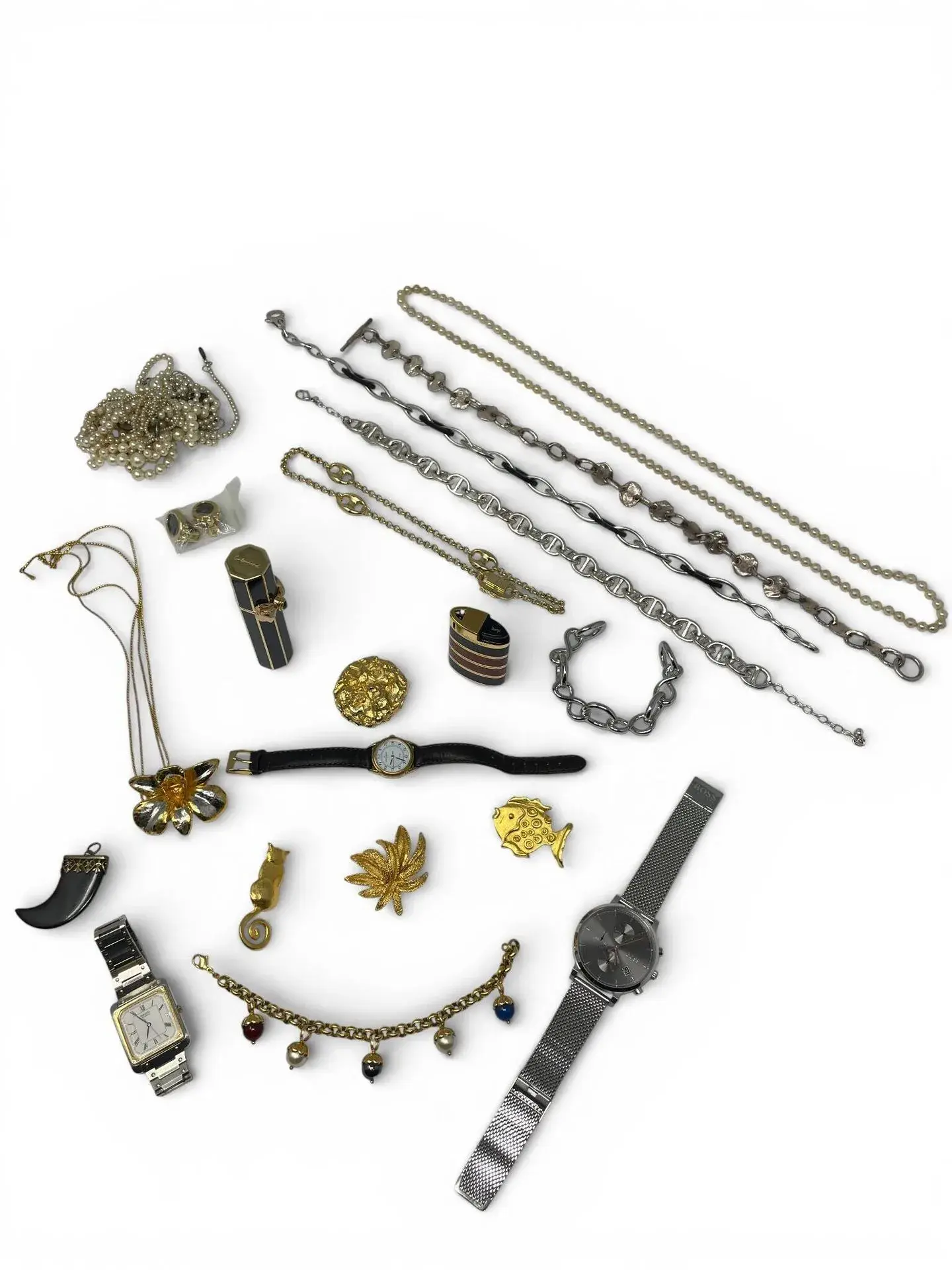 Large lot of costume jewelry. Some signed. A BOSS watch and - Lot 183
