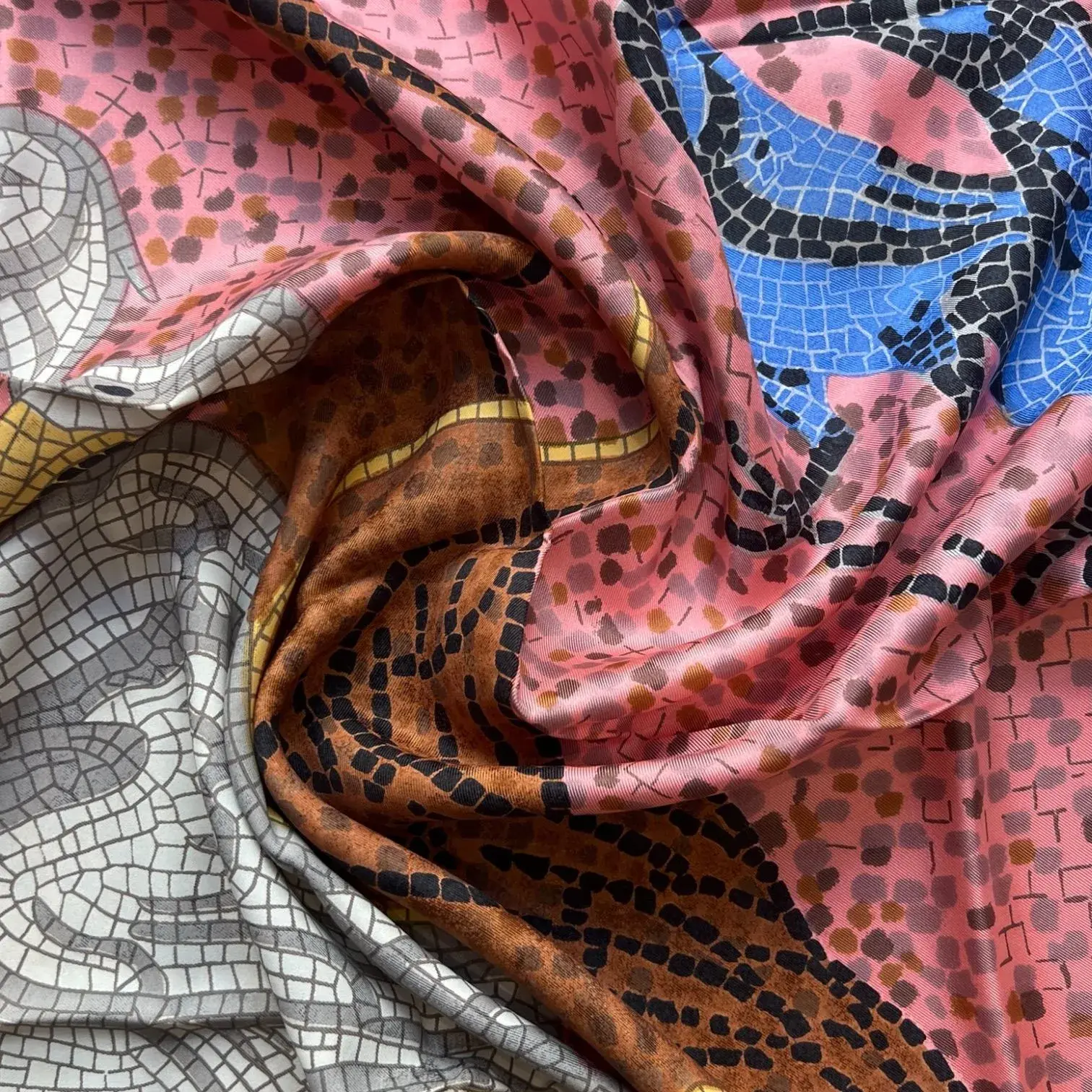 Set of four silk scarves of different brands including Brion - Lot 86