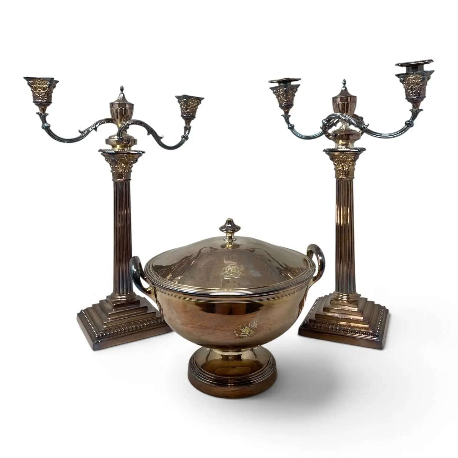 A silver plated set consisting of a covered bowl on a pedest - Lot 392
