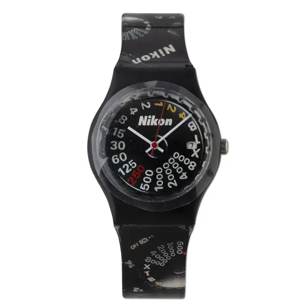 Orologio in plastica, quadrante nero con indicazione dei tempi di