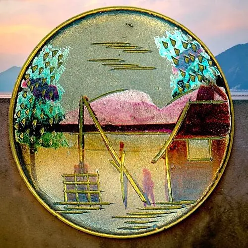 A SCARCE DIVISION ONE PICTORIAL TOLE BUTTON