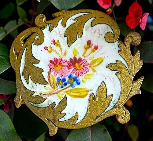 A DIVISION ONE PICTORIAL ENAMEL BUTTON