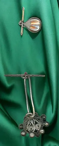 A SMALL CARD OF DIVISION ONE SILVER BUTTONS