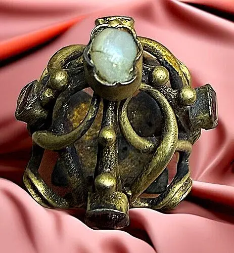 A DIVISION ONE GEMSTONE IN SILVER BUTTON