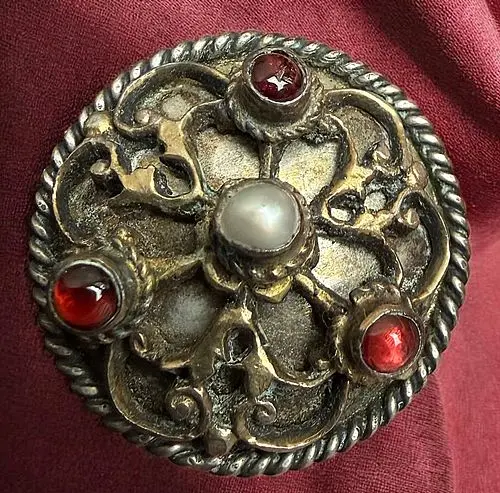 A DIVISION ONE GENUINE SET GEMSTONE BUTTON