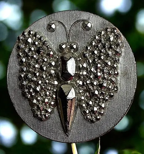 A DIVISION ONE PICTORIAL BLACK GLASS BUTTON