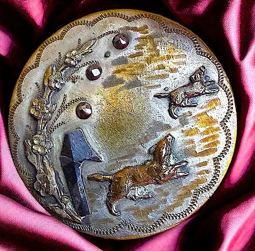 A DIVISION ONE BRASS PICTORIAL DOG BUTTON