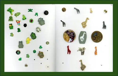 2 CARDS OF DIVISION ONE AND THREE ANIMAL LIFE BUTTONS