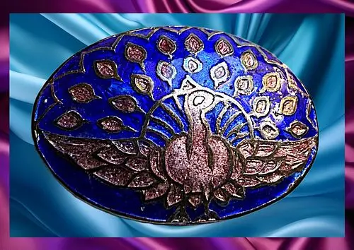 A DIVISION ONE COLORFUL ENAMEL BIRD BUTTON.