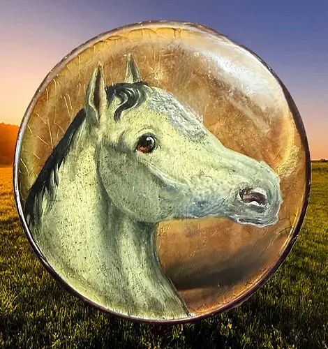 A VERY RARE VERNIS MARTIN SPORTING BUTTON
