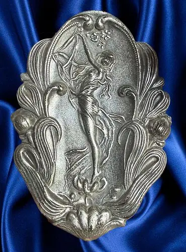 1 LARGE DIVISION ONE SILVER ART NOUVEAU DESIGN BUTTON