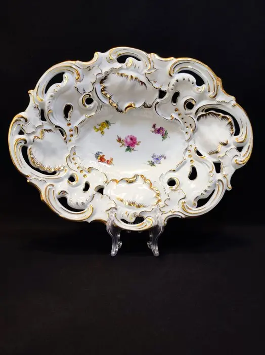 Meissen - Dish - 32x24,5 cm Prunkschale Streublümchen mit...