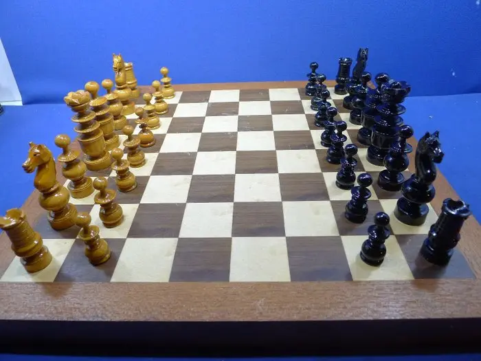 jeu d'échecs type REGENCE du celebre café de Paris king 85mm échiquier avec rgt