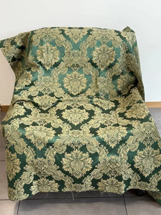 Emerald Green Baroque – The Timeless Elegance of...