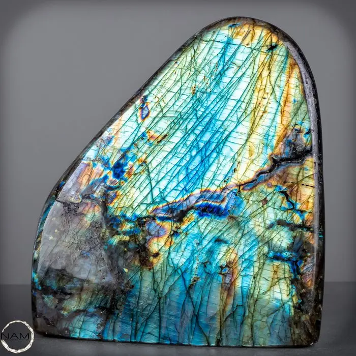 Natural labradorite from Madagascar – Nature's shimmering...