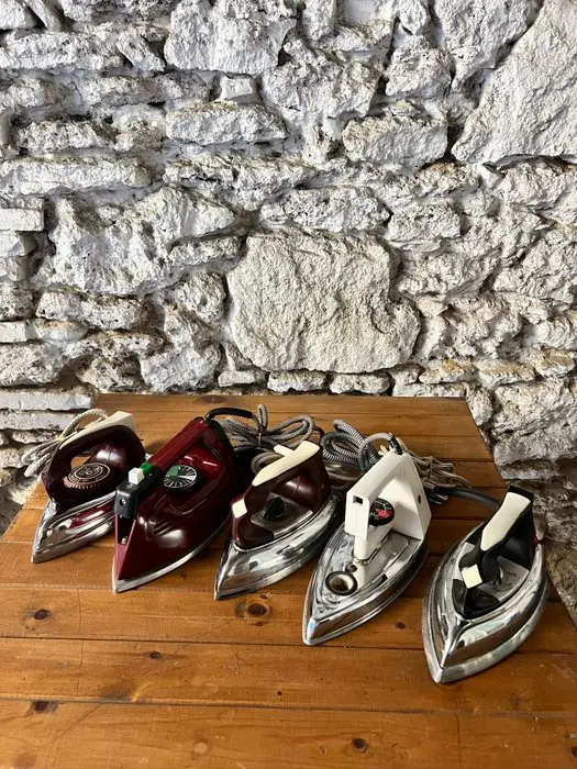Clothes iron (5) - Steel, Bakelite, Plastic