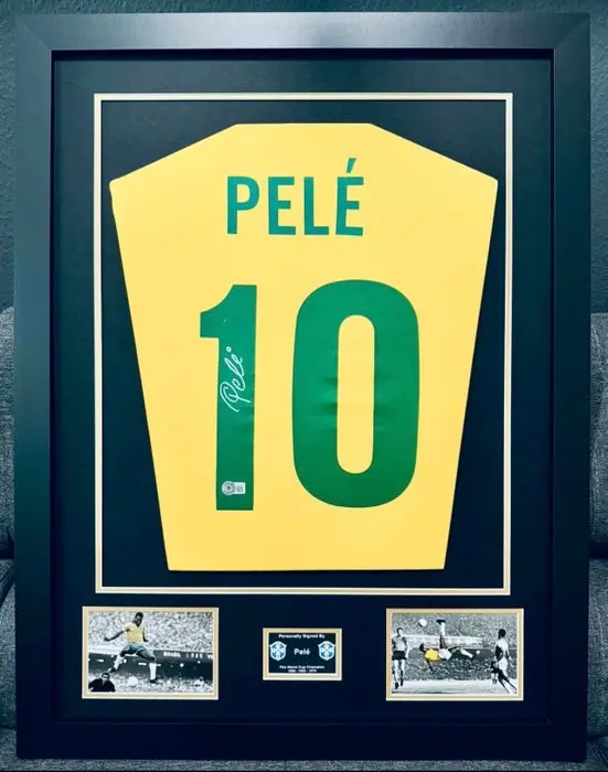 Football World Championships - Luxary Framed Jersey / Beckett