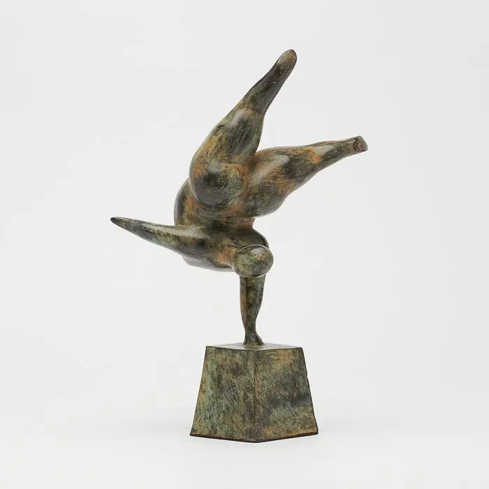 Statue, NO RESERVE PRICE - Patinated Voluptuous Balancing...