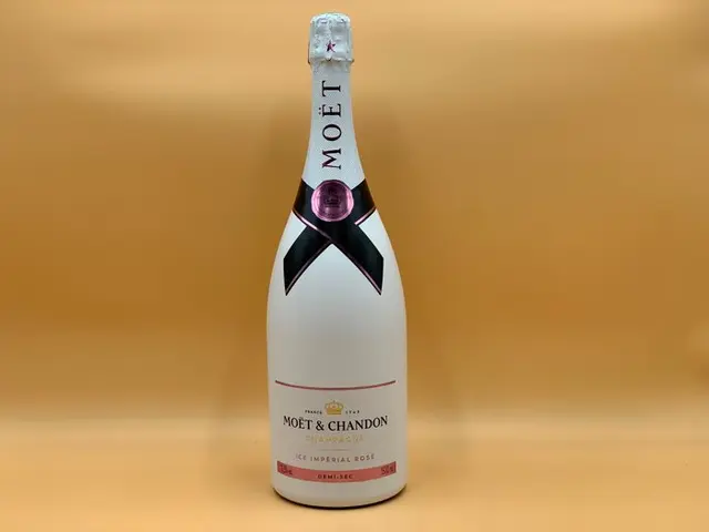 Moët & Chandon, "Ice Impérial" - Champagne Rosé - 1 Magnum (1.5L)