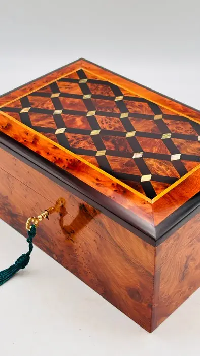 Jewellery box - Thuya burl, mother-of-pearl, wood, marquetry, Tree of Life