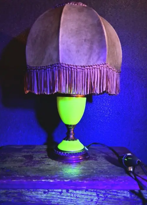 Bedside table lamp - Uranium glass