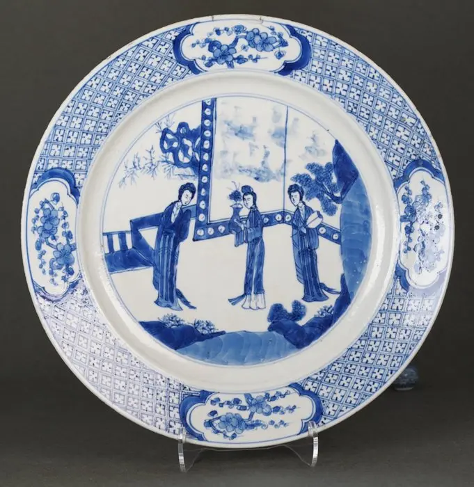 Large Plate - Kangxi (1662-1722) - Plate - Three Ladies...
