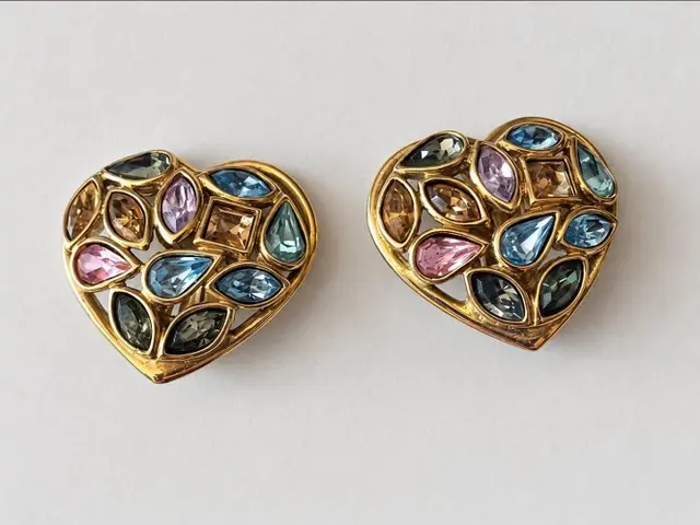 Yves Saint Laurent - Gold-plated, Metal - Clip-on earrings - Caged Heart" Model