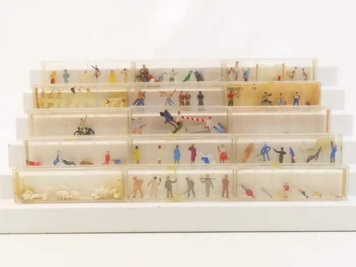 Preiser H0 - Model train figures (15) - 15 different figurines